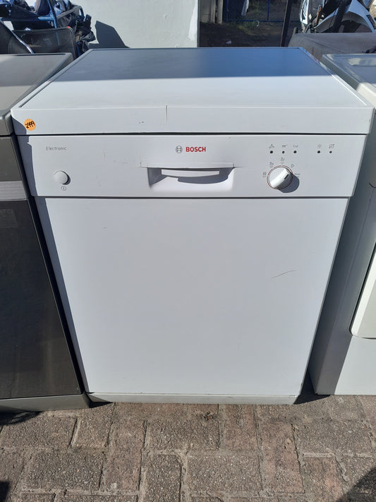 Exterior view of Bosch Electronic dishwasher, highlighting its modern and clean appearance.