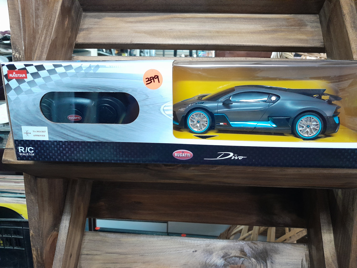 "Rastar Bugatti Divo 1/24 scale RC car in original packaging, excellent condition, available at Die Skatkis secondhand store.