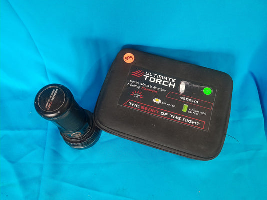 Ultimate LED Torch with 4500 LM and lithium iron battery in a black case, labeled 'The Beast of the Night,' from Die Skatkis.