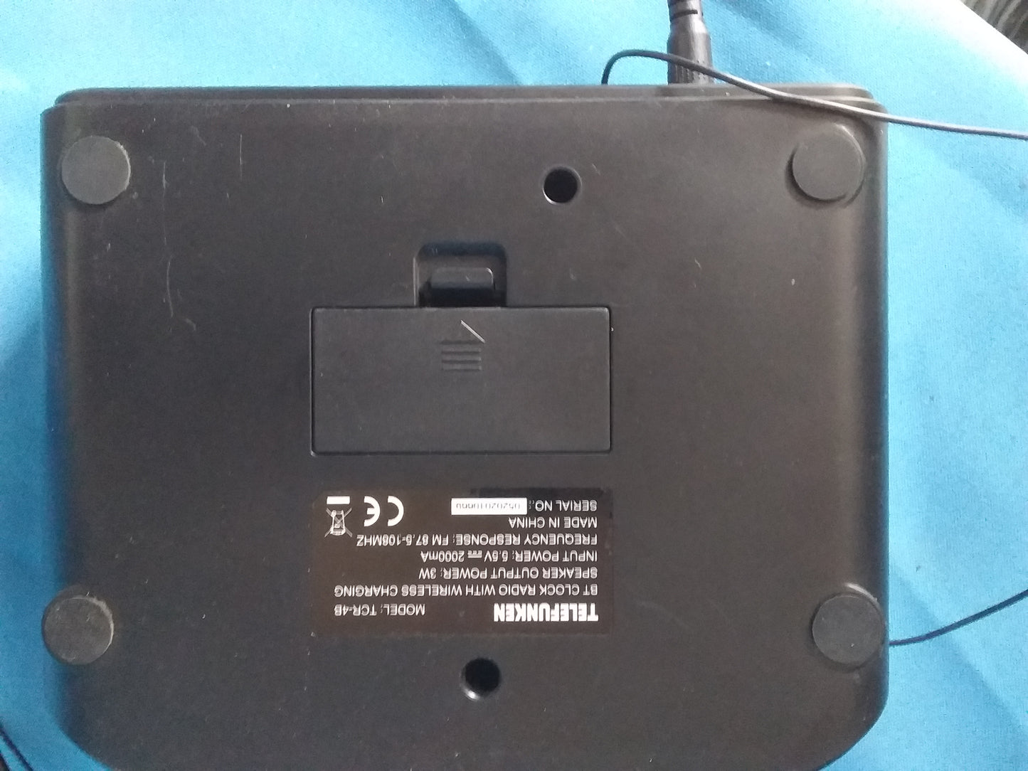 Bottom view of Telefunken Bluetooth clock radio, model TCR-4B, with label showing specs and certifications, available at Die Skatkis.