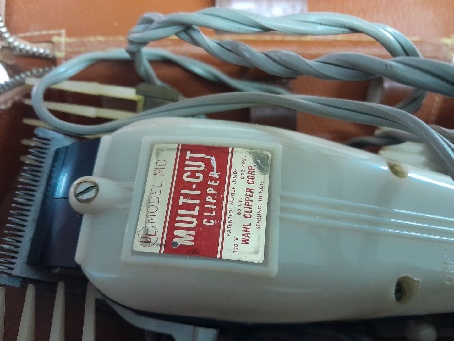Working vintage Wahl Model MC Multi-Cut Clipper, 120V, 0.32 amp, perfect for home grooming.