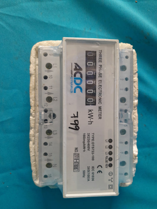 Durable ACDC three-phase electronic meter, 3x5 (100) A, ready for immediate use in various settings.