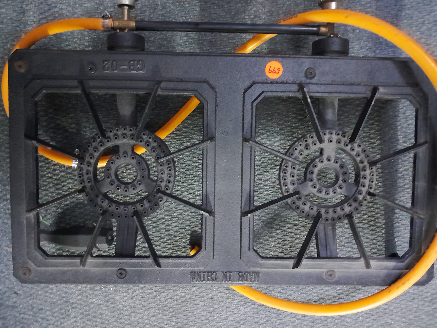 Secondhand 2 plate gas burner available, made of cast iron, comes with pipe but no regulator.