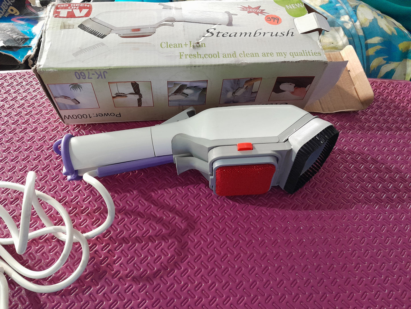 1000W Steambrush for effective cleaning and ironing on any surface, fresh and cool results