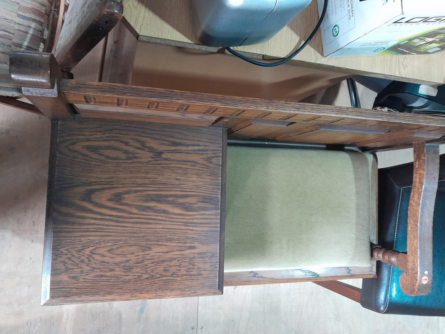 Charming vintage telephone table made of solid wood, combining functionality with timeless style.