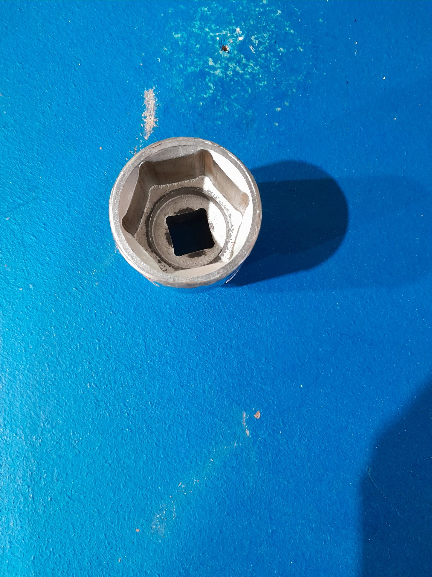 King Tony 44 socket, heavy-duty and in great condition, suitable for various applications.