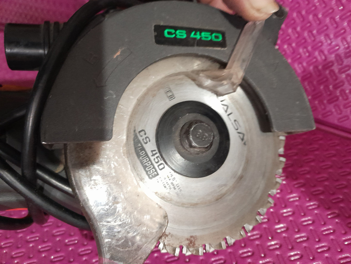 Dual Saw CS-450 showcasing its cutting depth of 26mm, ideal for various projects.