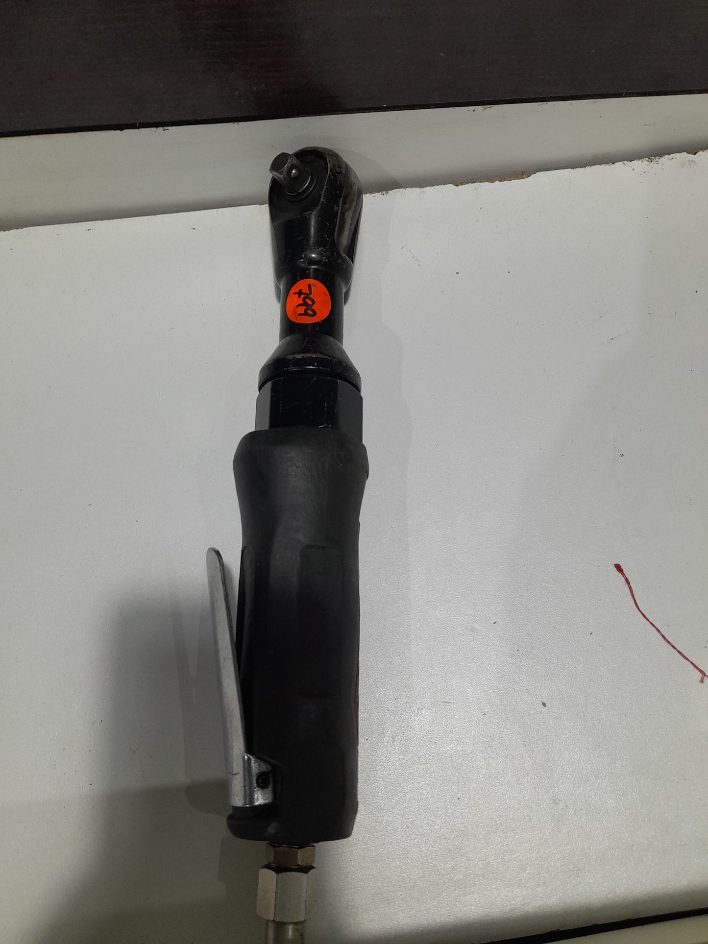 High-quality pneumatic air ratchet wrench for efficient tightening and loosening of bolts.