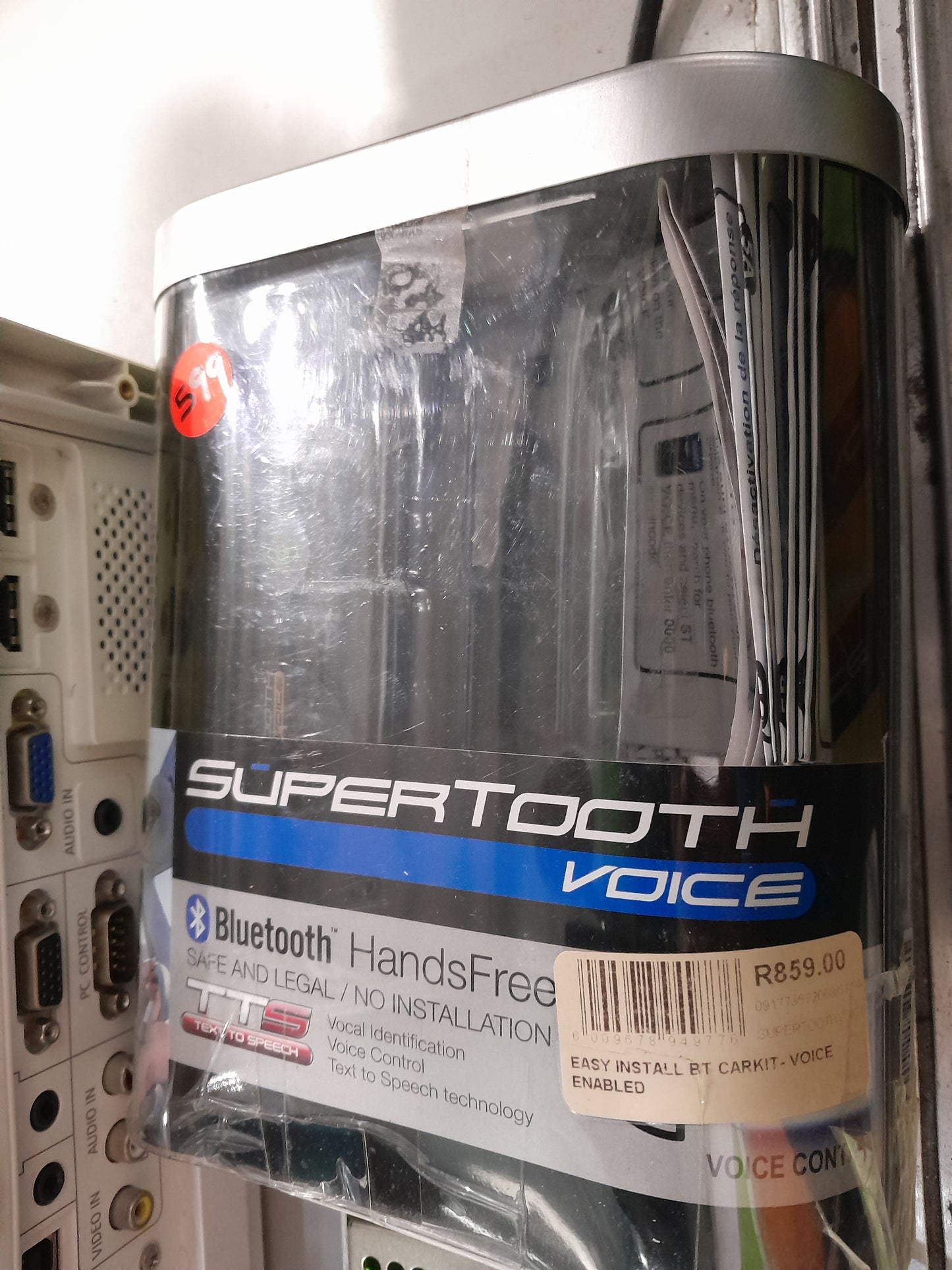 Safe and legal Bluetooth hands-free kit for cars, featuring vocal identification and voice control.