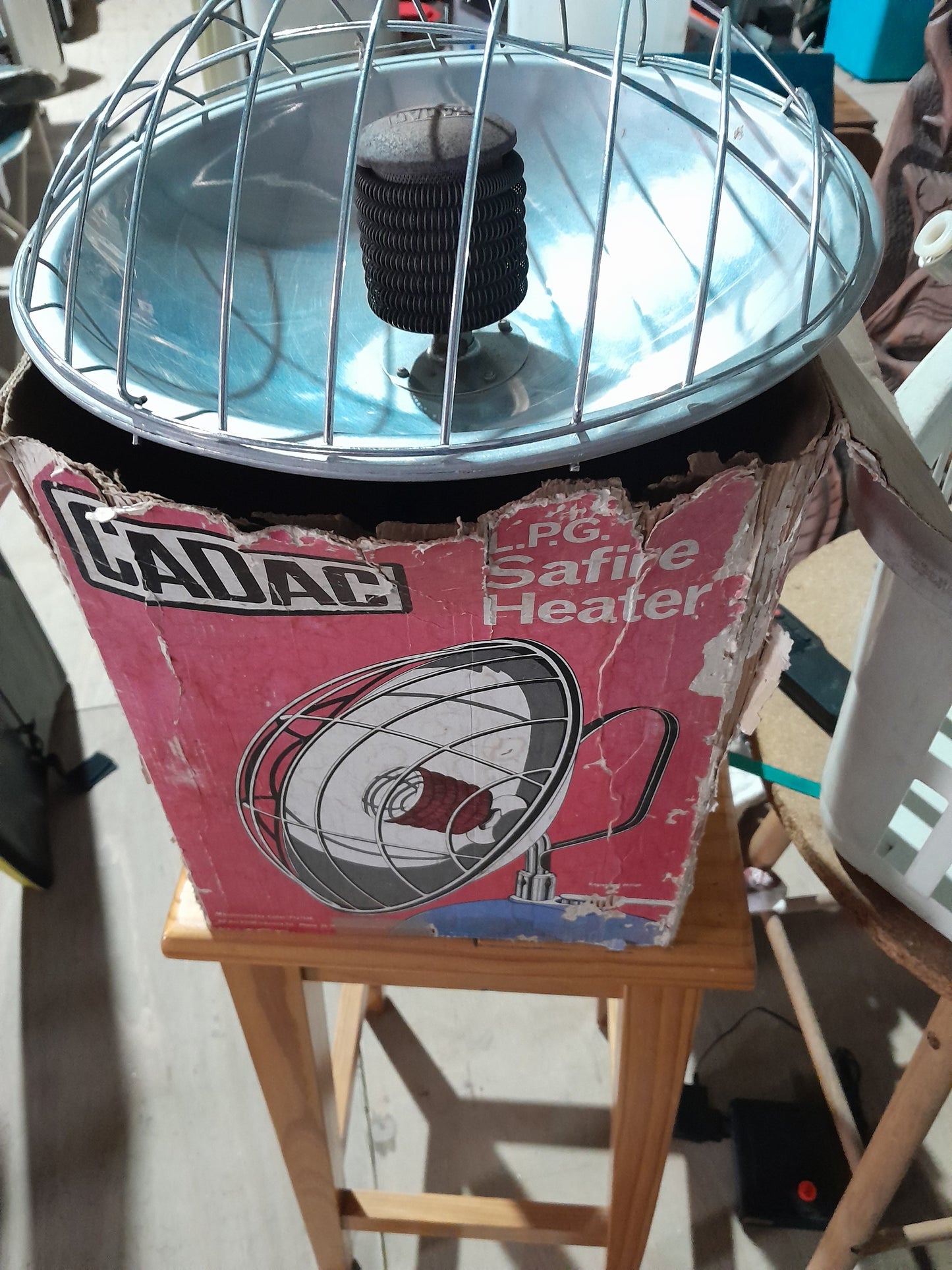 Cadac gas heater in its original box, ideal for connecting to domestic gas cylinders.