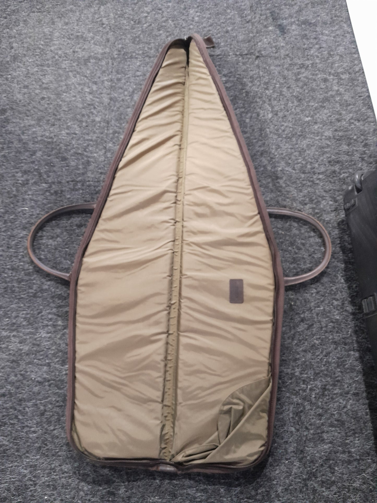 Opening of the Roland Ward rifle bag, revealing its spacious interior for secure firearm storage.