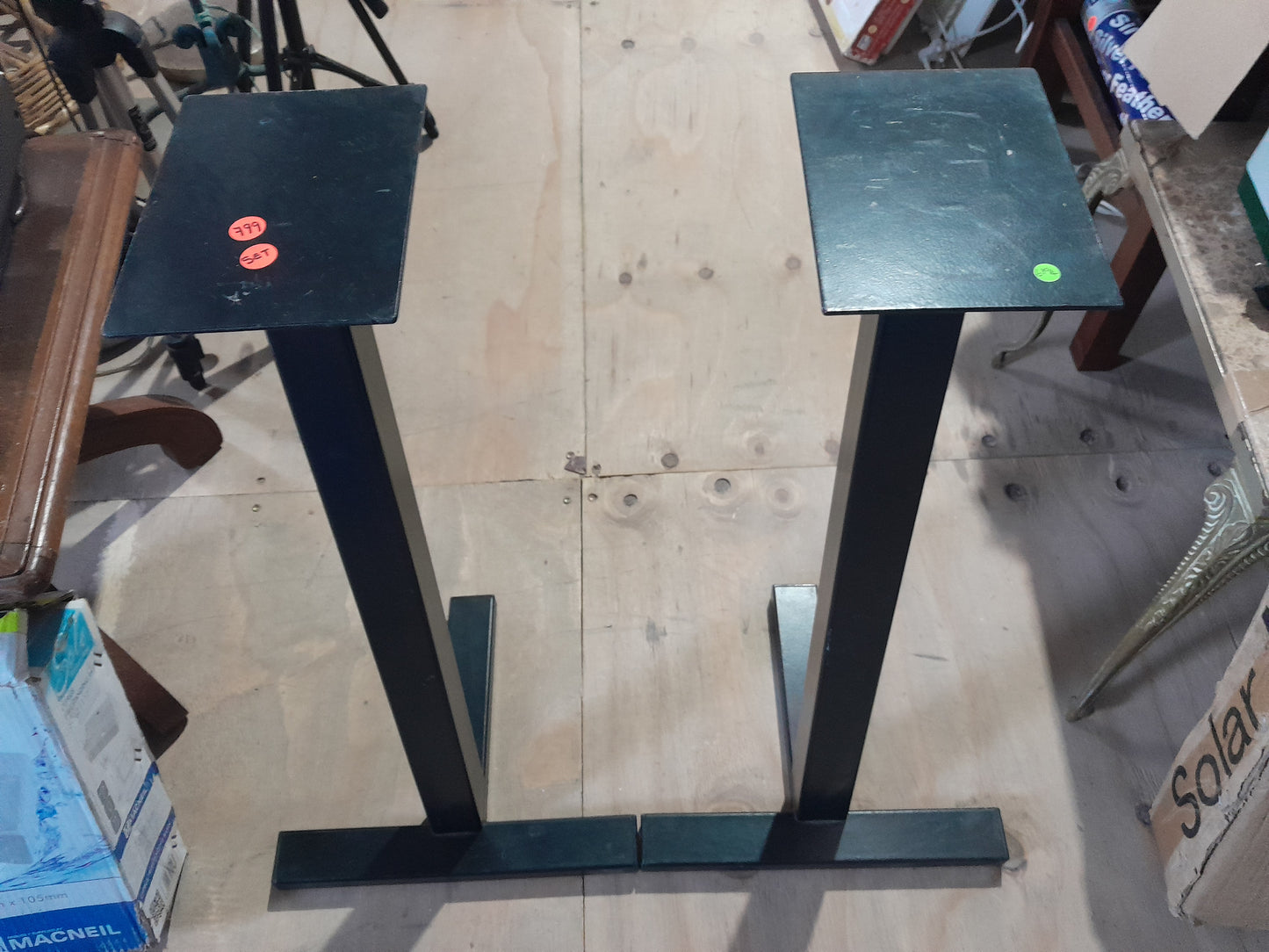 A pair of sturdy steel speaker stands, 60 cm high, perfect for home audio setups.
