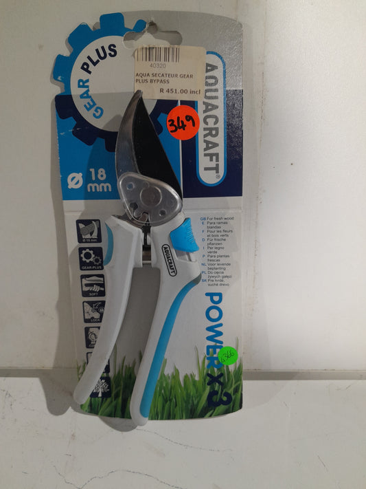 Aquacraft Gear Plus Bypass Secateur features 18mm non-stick blades for cutting stems and branches.
