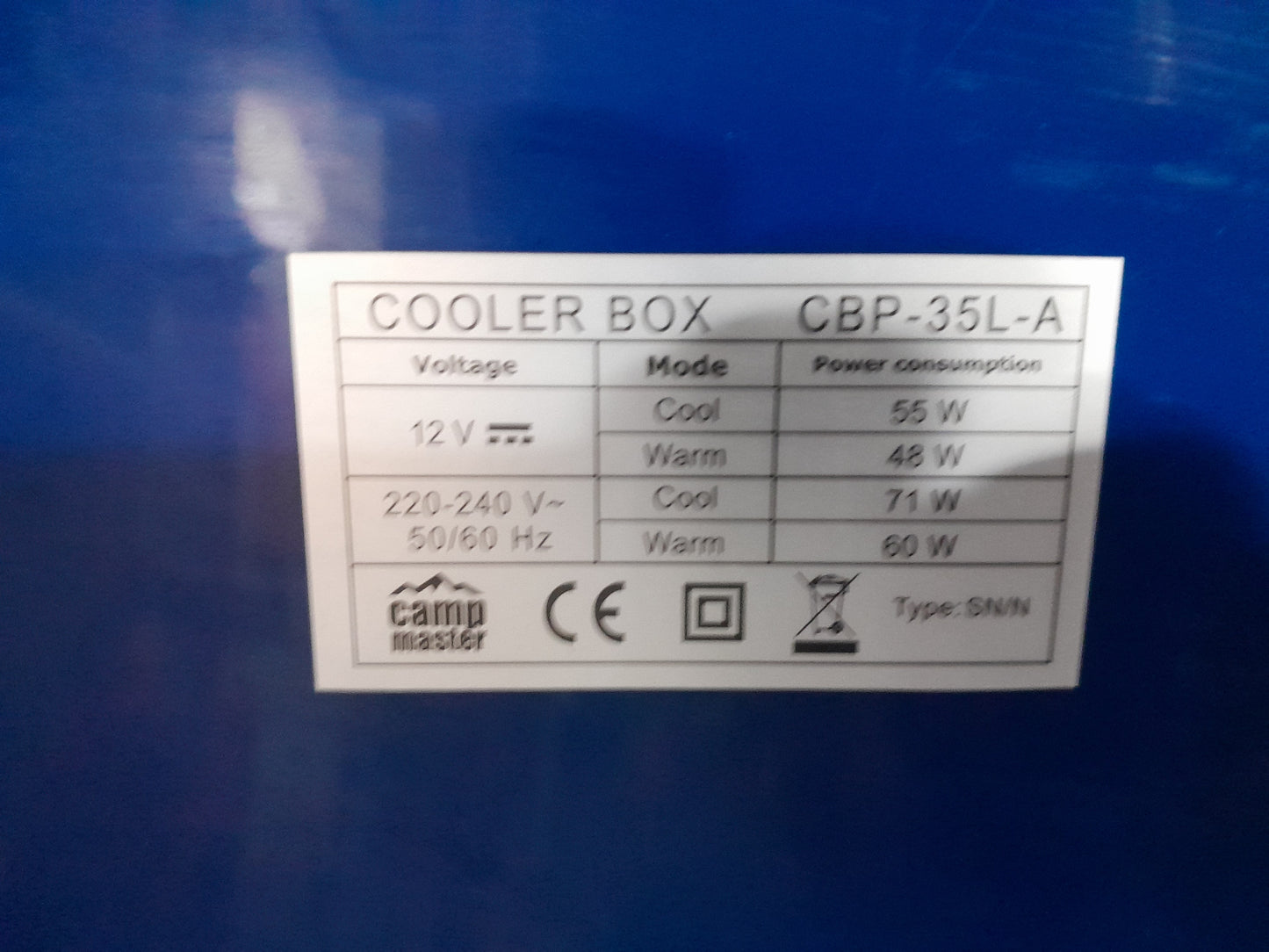 Secondhand Camp Master 12 V Cooler Box available for sale, ideal for outdoor enthusiasts.