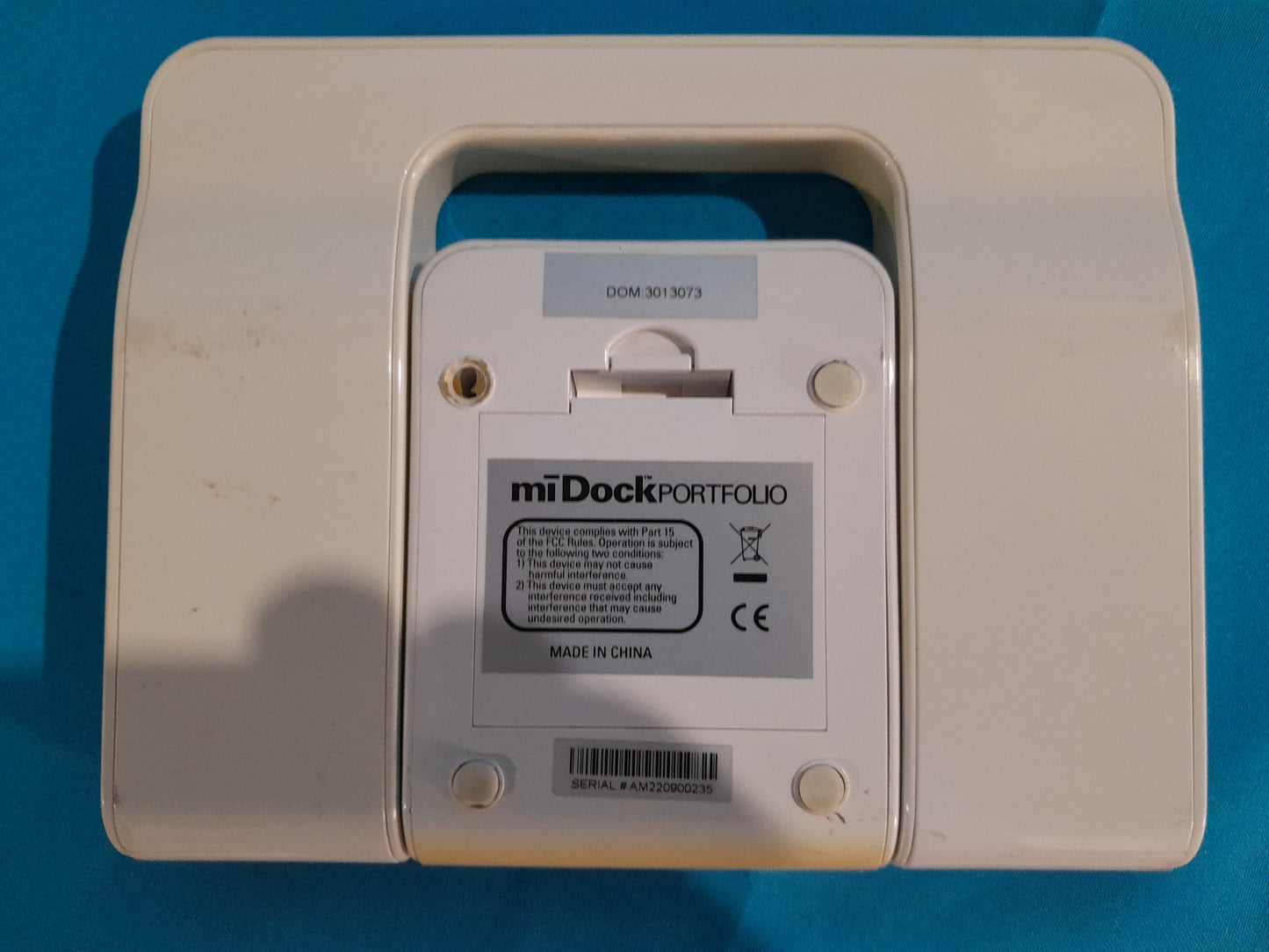 Portable Polk Audio miDock with 4 AA battery support and iPod compatibility.