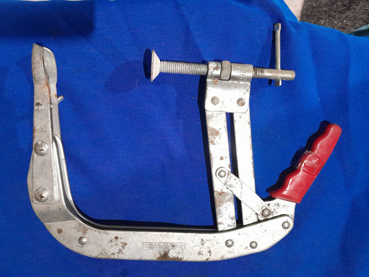 USAG valve lifter clamp for compressing valve springs in engines, ideal for automotive repairs.
