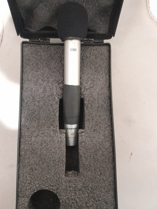Samson C02 pencil condenser microphone in protective case, ideal for studio and stage use.