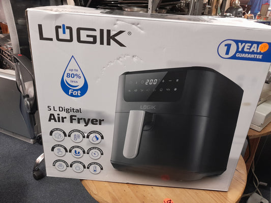 Logik 5L Airfryer with non-stick frying tray, 8 pre-cooking programs, and dishwasher-safe tray. Available at Die Skatkis.