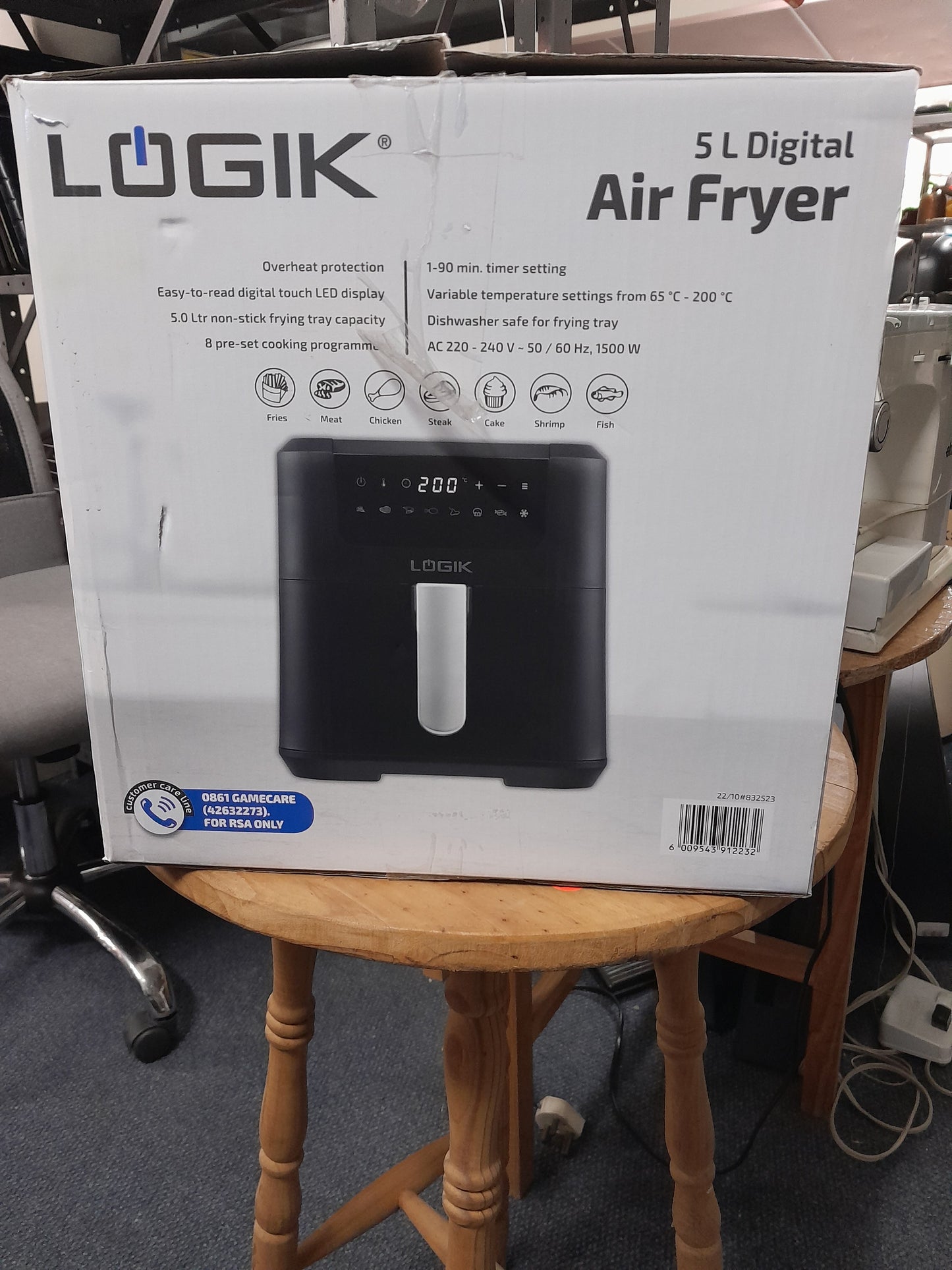 LOGIK 5L Digital Air Fryer in box with 8 pre-set cooking programs and non-stick tray. Available at Die Skatkis.