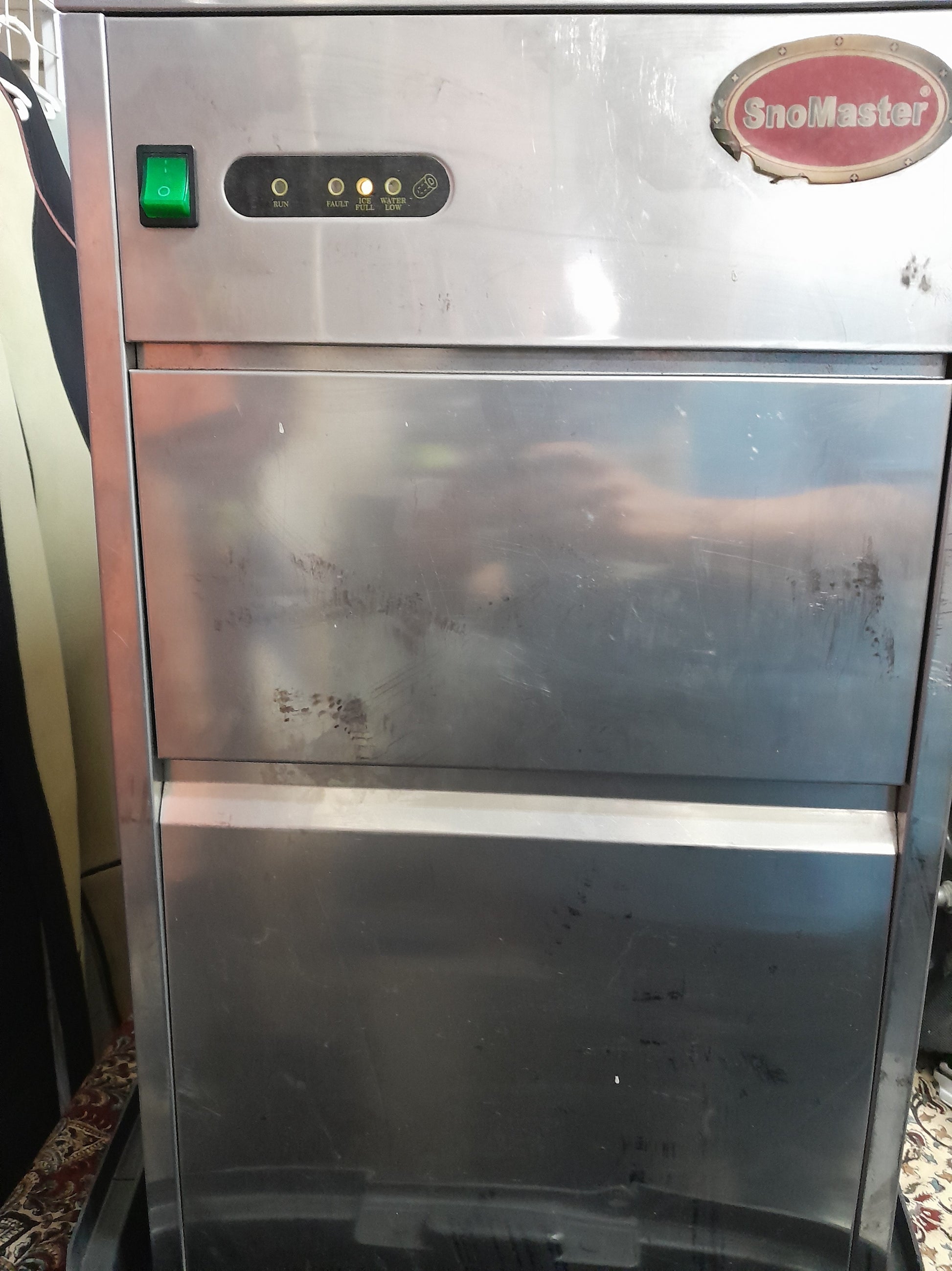 SnowMaster Ice Maker with control panel and stainless steel finish, available at Die Skatkis secondhand store.