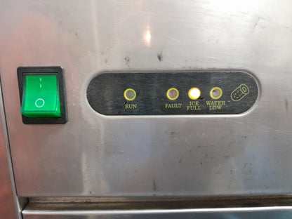 SnowMaster Ice Maker control panel with indicator lights for run, fault, ice full, and water low, available at Die Skatkis secondhand store.