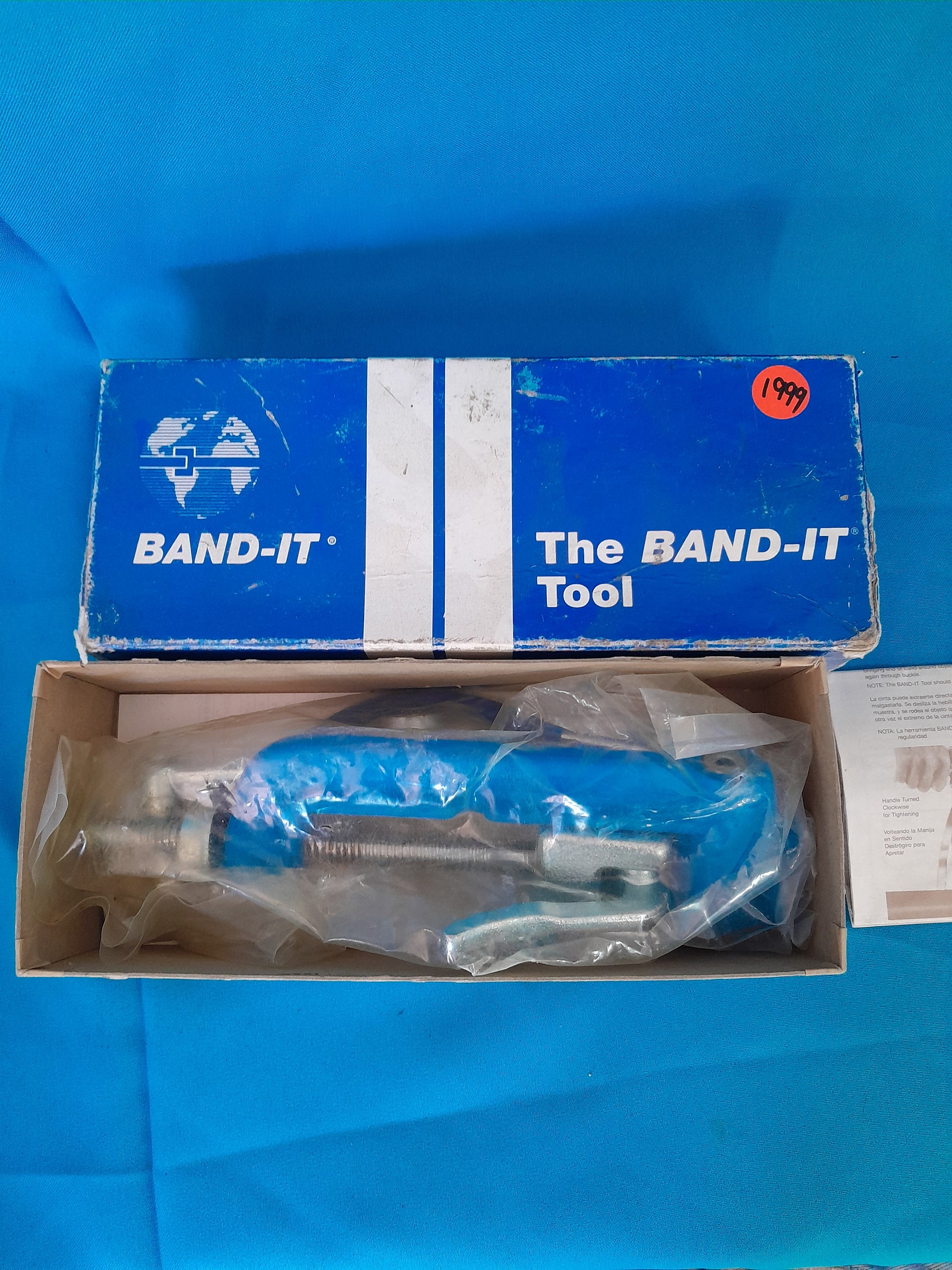 The Band-IT Tool in original packaging, 1999 model, for tensioning and cutting metal banding, available at Die Skatkis secondhand store.