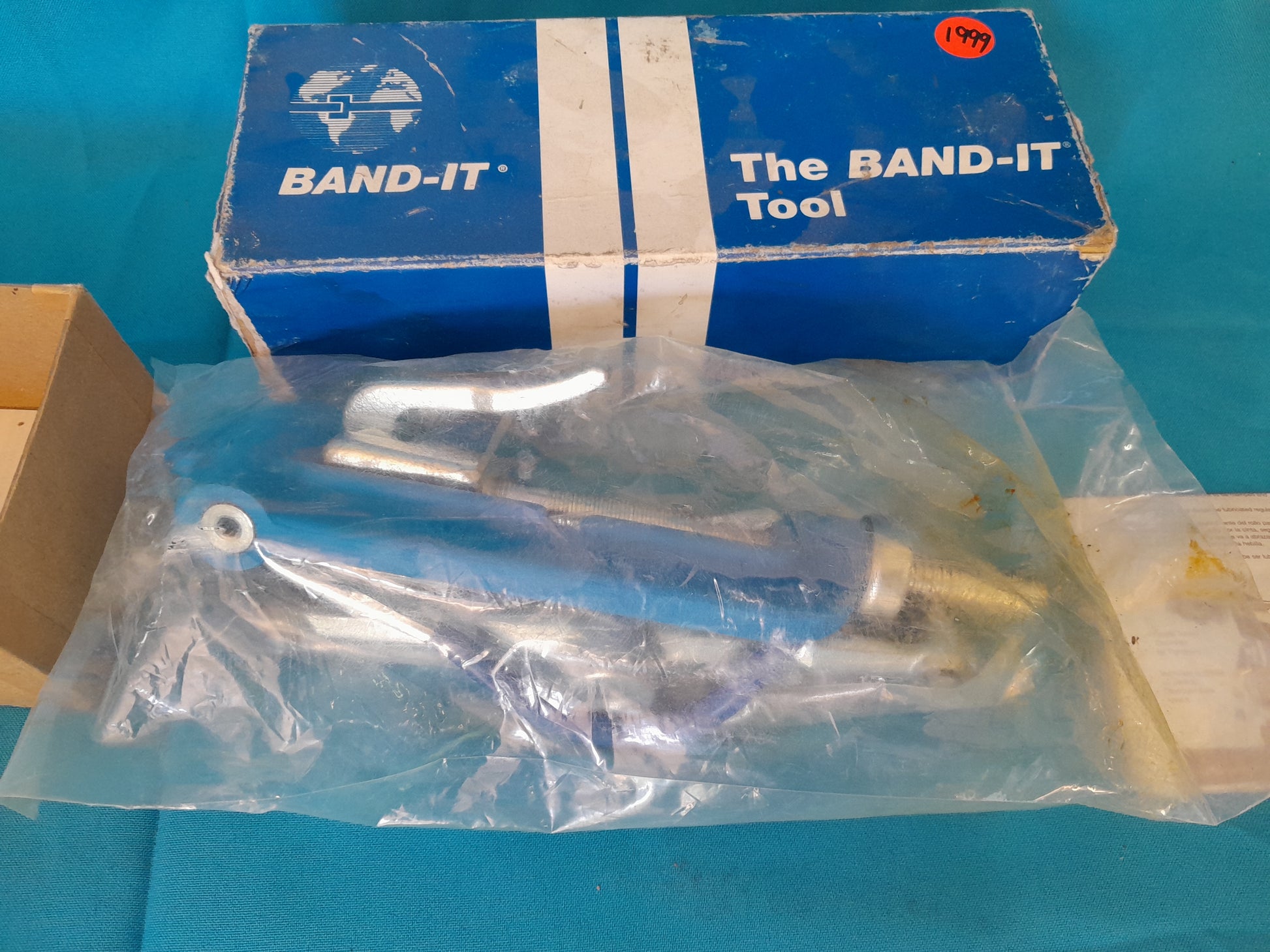 The Band-IT tool in original packaging with clear plastic wrap, featuring 1999 model label, available at Die Skatkis secondhand store.
