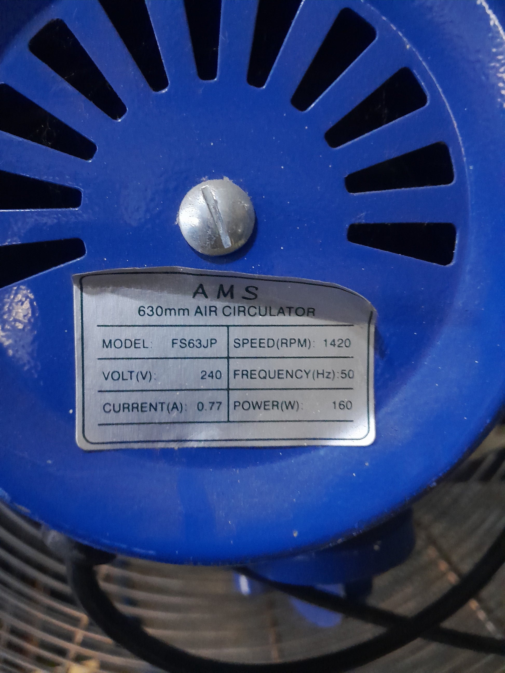"Close-up of AMS Industrial Fan label with specifications, FS63JP model, 630mm, 1420 RPM, 160W. Available at Die Skatkis secondhand store.