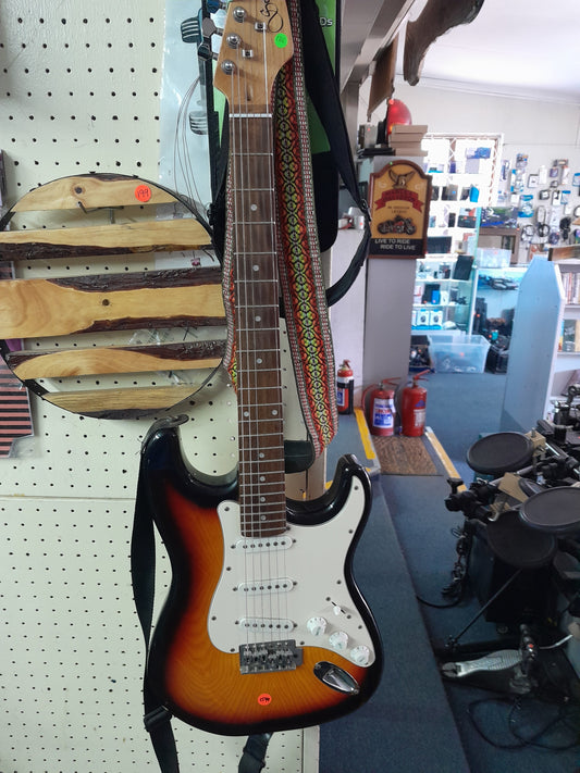 Santa Fe electric guitar with a 3-tone finish, perfect for beginners, displayed in a secondhand store.