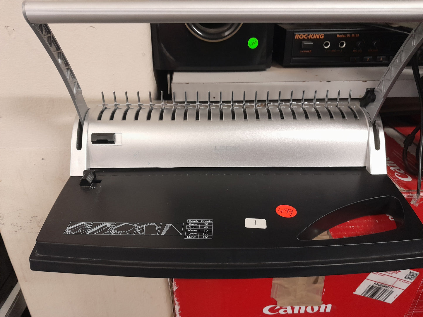 Logik A4 Binder in excellent condition, capable of binding up to 120 sheets with 14mm combs. Available at Die Skatkis secondhand store.