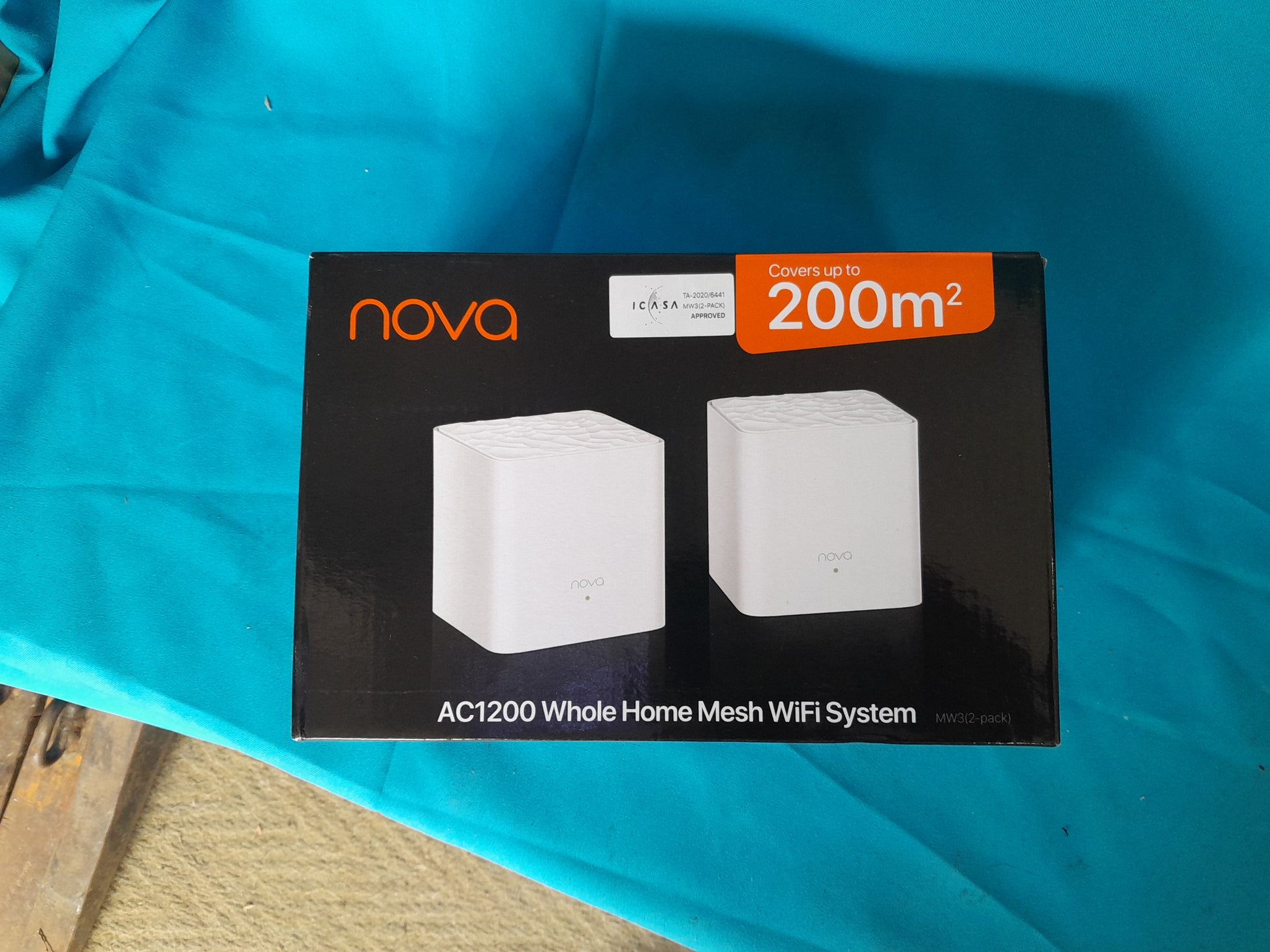 Tenda Nova AC1200 Whole Home Mesh Wi-Fi System, supports plug and play, covers 200m², available at Die Skatkis.