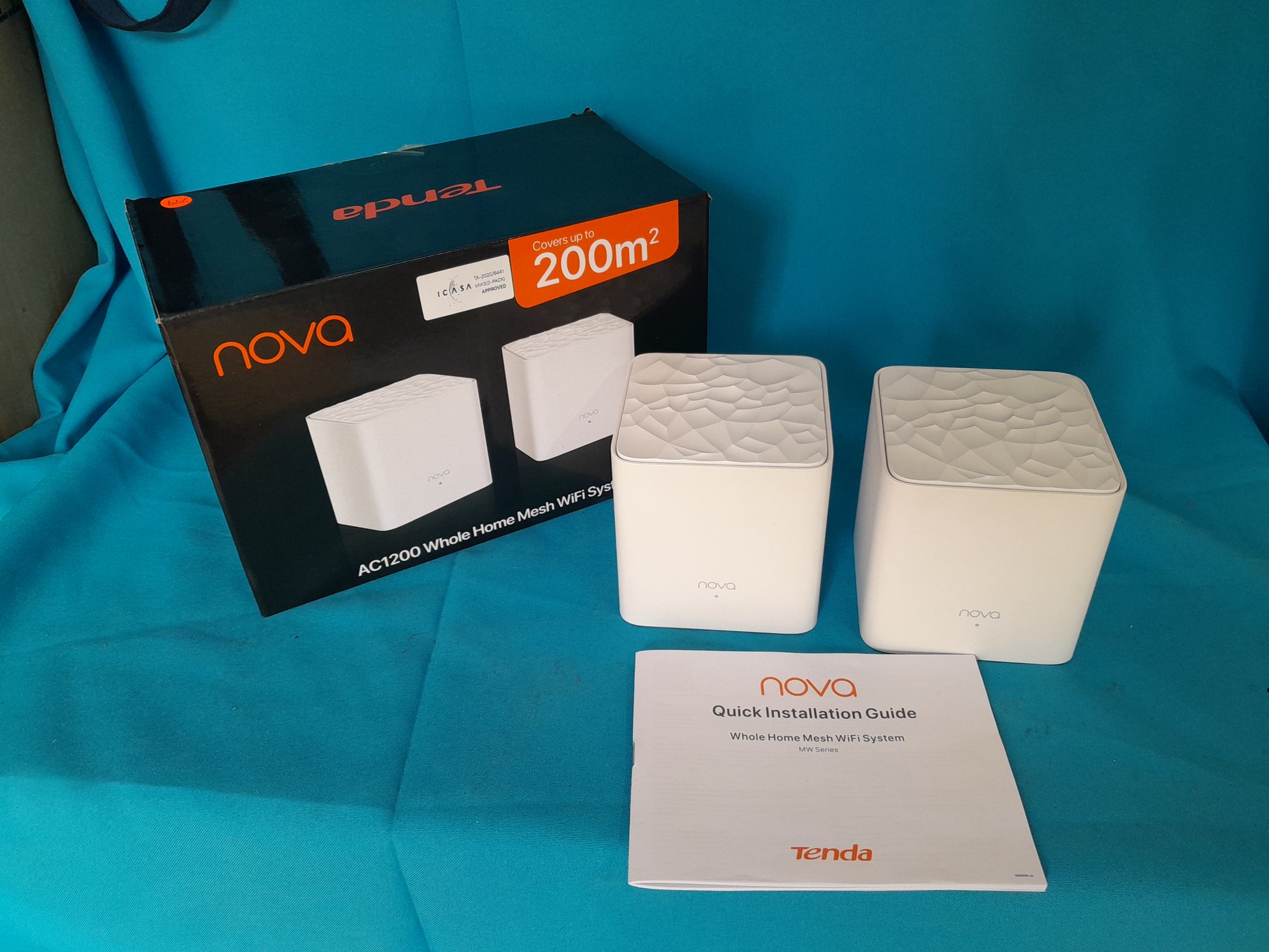 Die Skatkis secondhand store product: Tenda Nova AC1200 Mesh Wi-Fi System, supports plug and play, with 867 Mbps on 5GHz and 300Mbps on 2.4GHz.