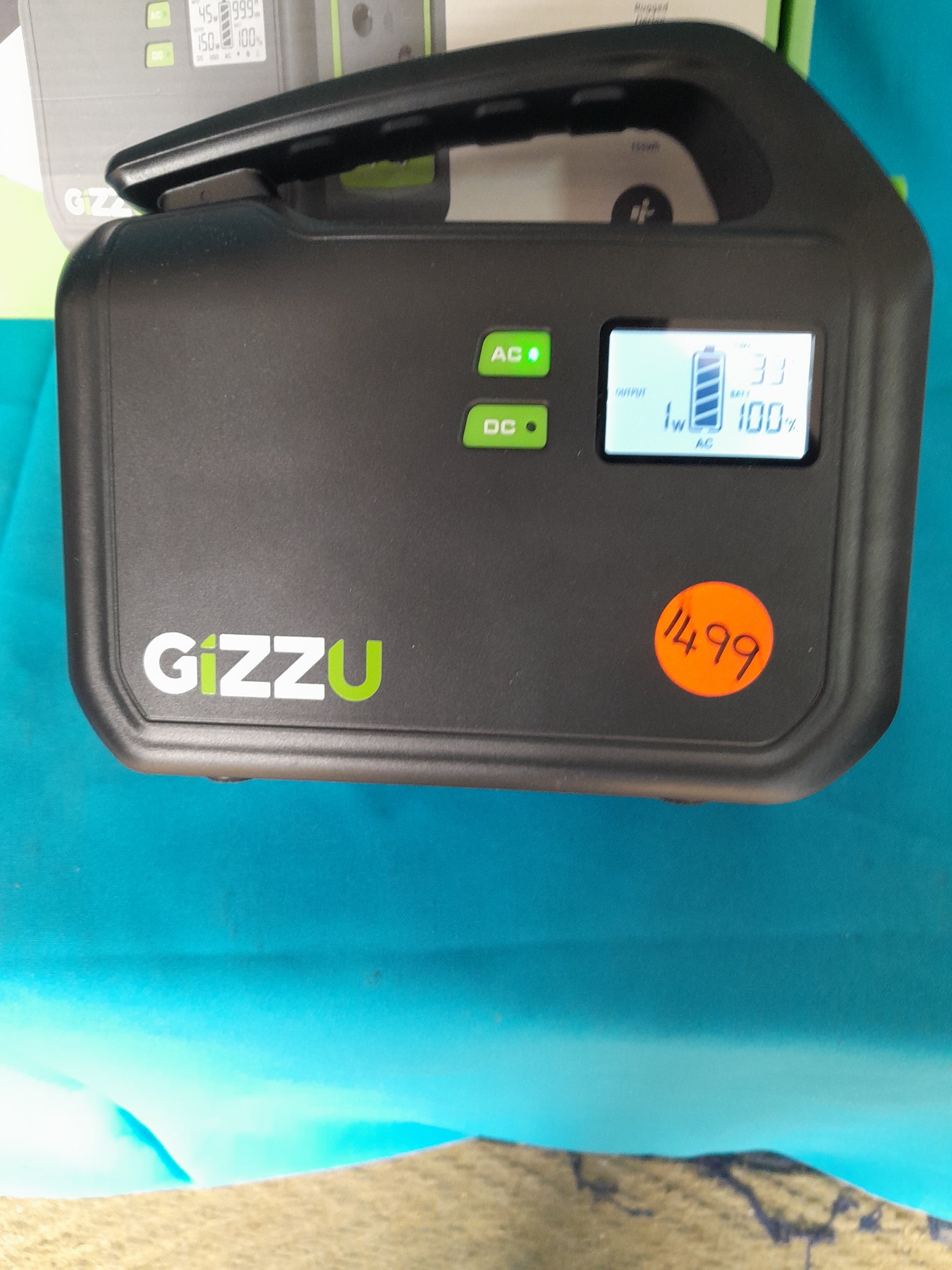 Die Skatkis secondhand store: Gizzu 155Wh Portable Power Station, featuring LCD screen and dual AC/DC output.
