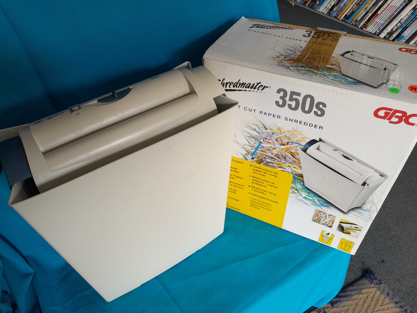 Secondhand GBC Shredmaster 350S paper shredder, highlighted features include straight cut and efficient shredding, at Die Skatkis.