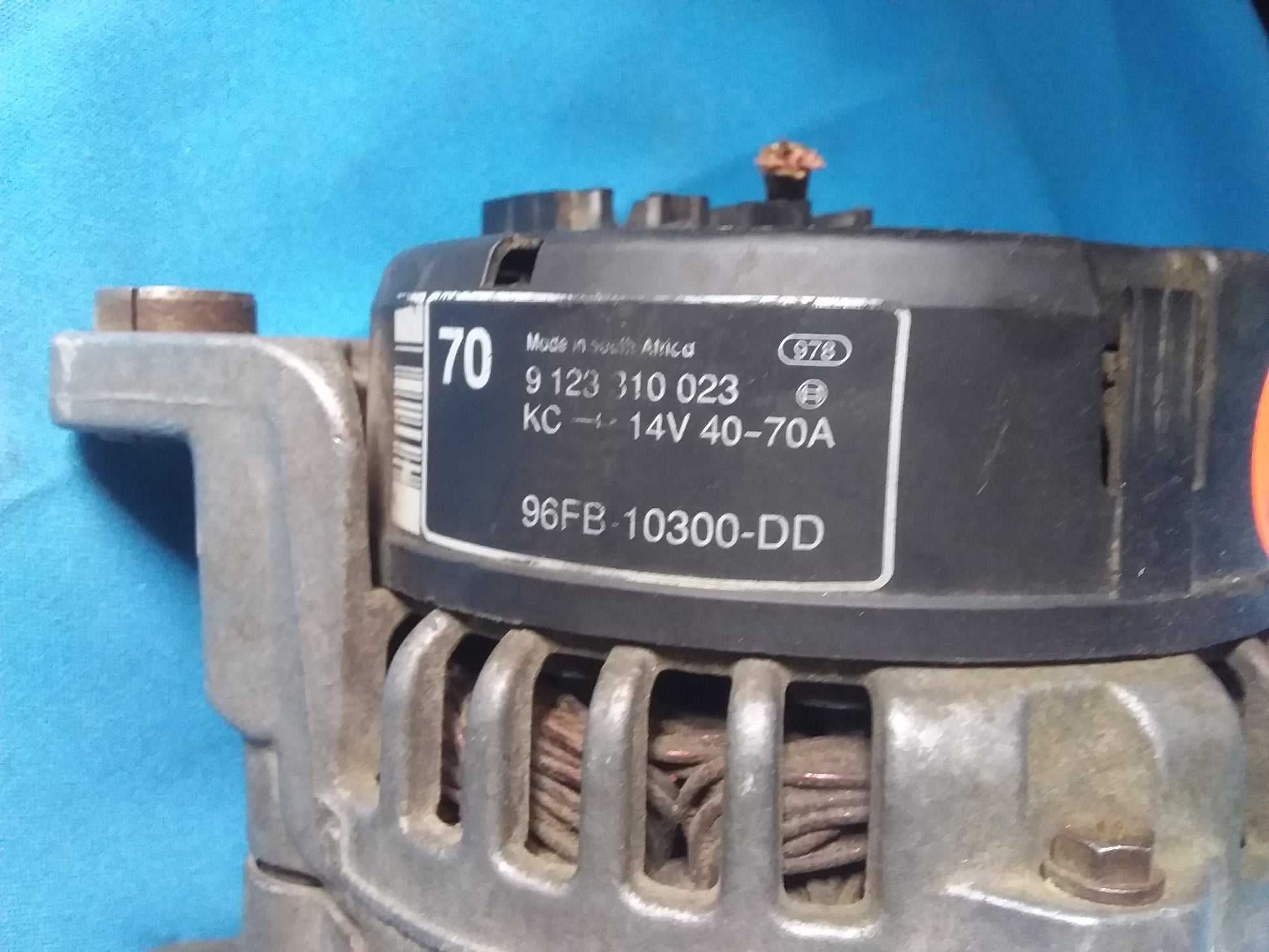 Universal Ford alternator close-up with specifications label showing 14V 40-70A, made in South Africa. Available at Die Skatkis.