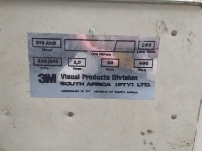 Close-up of metal plate on Vintage 3M Overhead Projector, model 213 AKD, detailing technical specs and power requirements. Available at Die Skatkis.