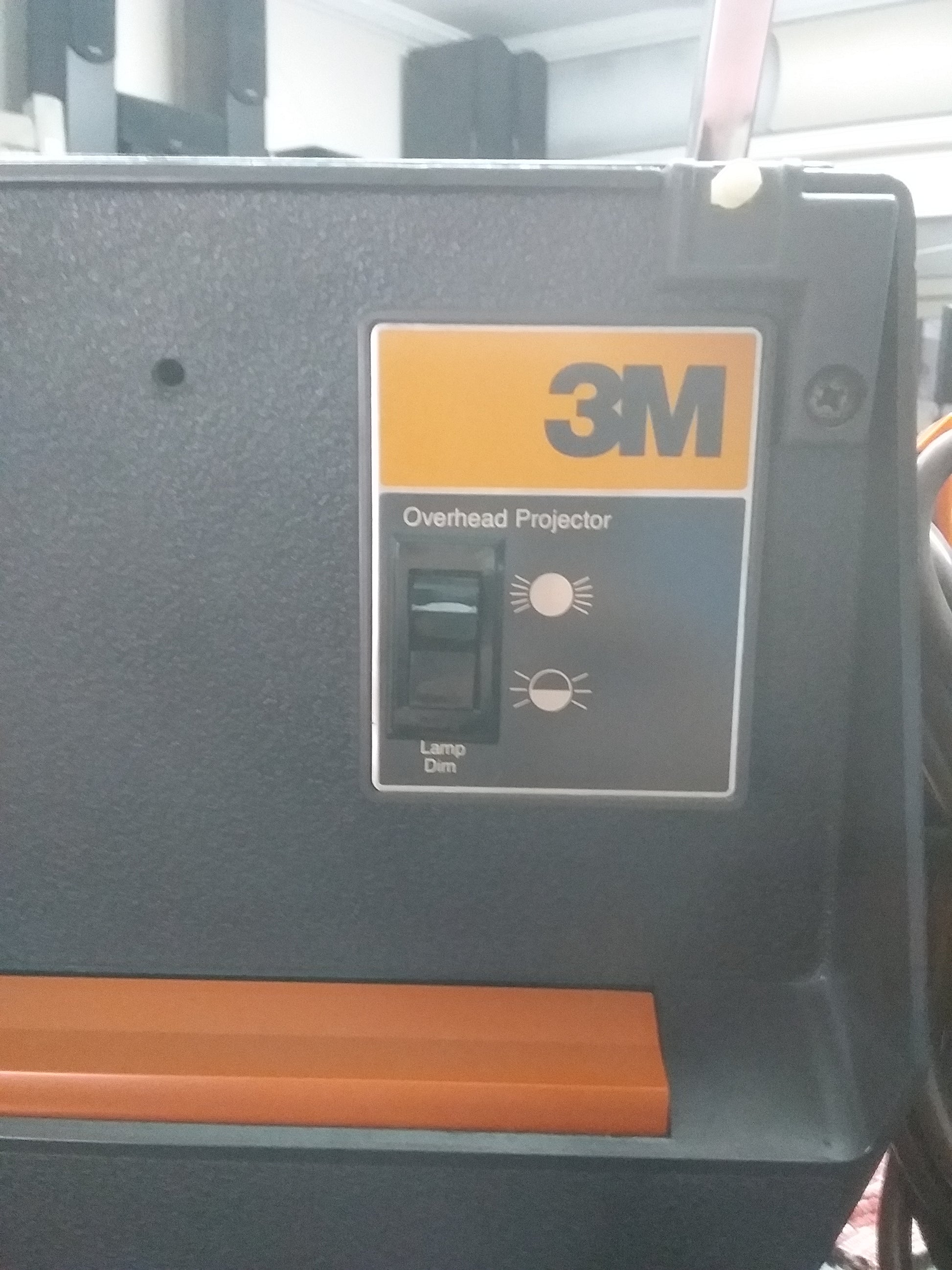 Close-up of control panel on Vintage 3M Overhead Projector showing lamp dim switch and 3M logo, ideal for educational use. Available at Die Skatkis.