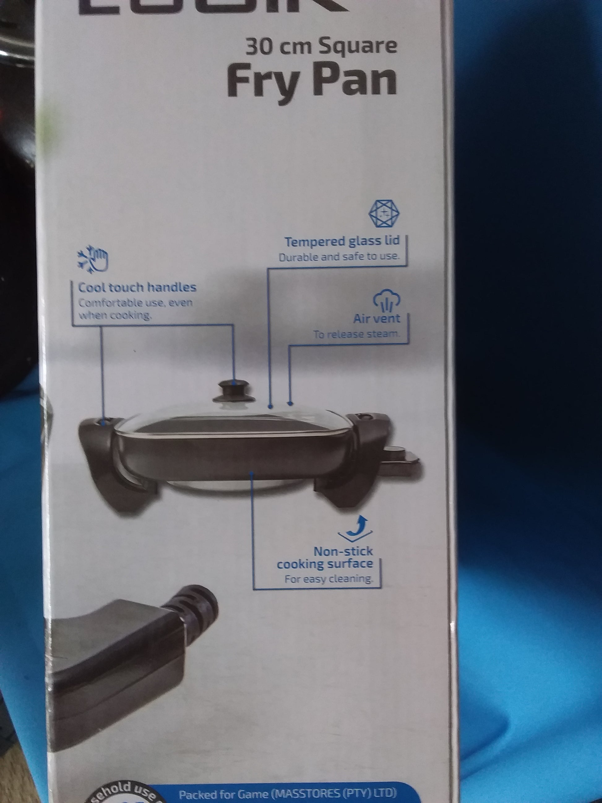 "Logik 30cm square fry pan packaging highlighting features like cool touch handles, tempered glass lid, and non-stick cooking surface. Available at Die Skatkis.