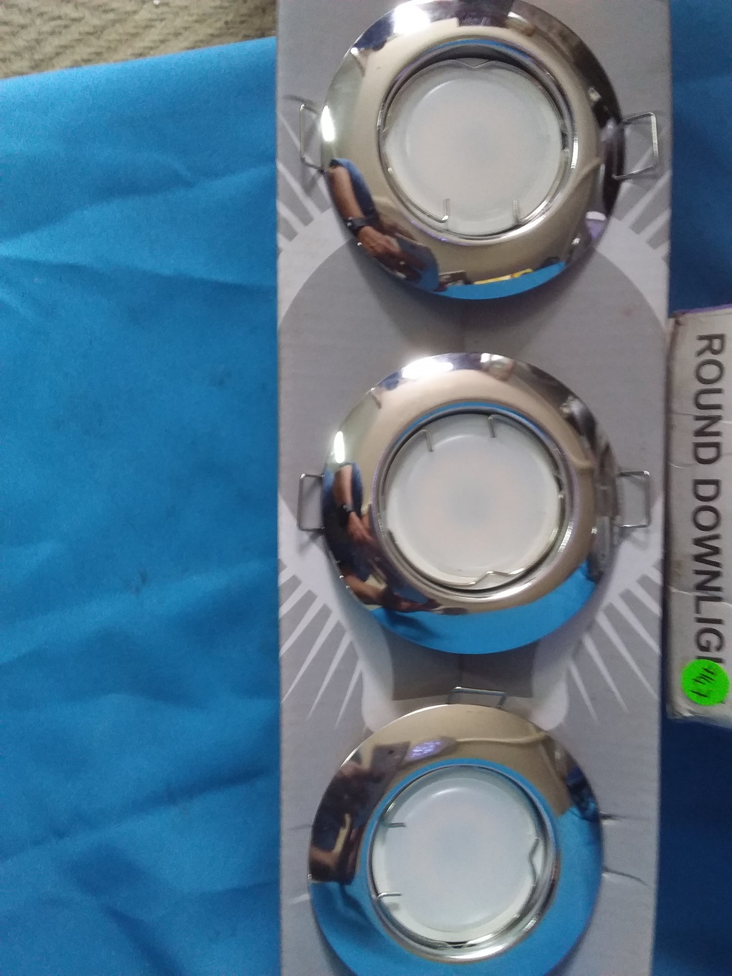 Set of 3 chrome downlights in original packaging, perfect for modern home lighting, available at Die Skatkis.