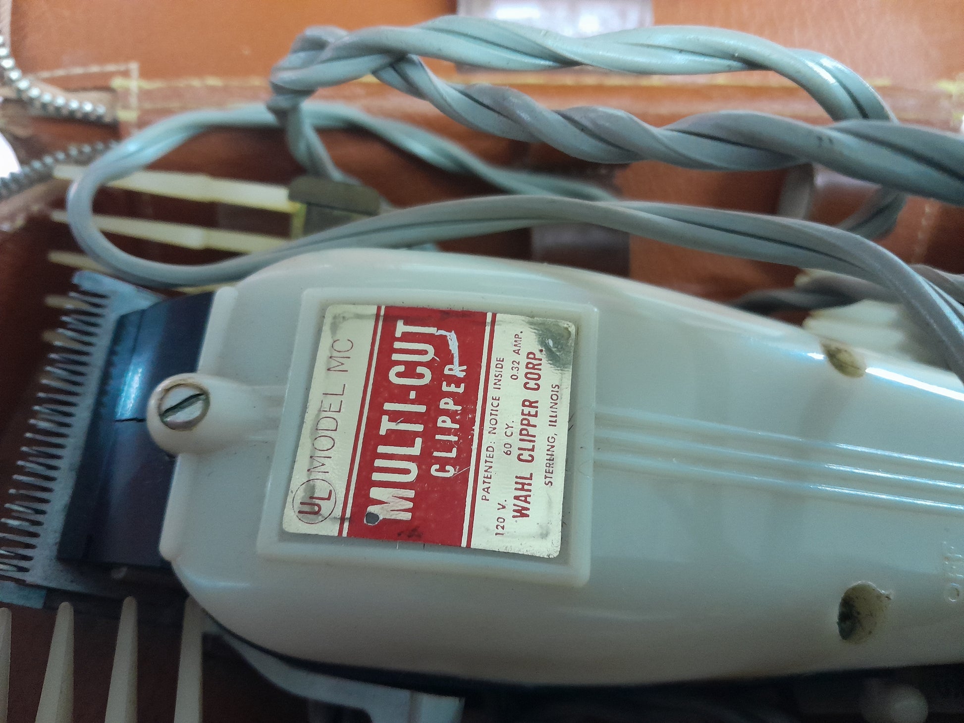 Working vintage Wahl Model MC Multi-Cut Clipper, 120V, 0.32 amp, perfect for home grooming.