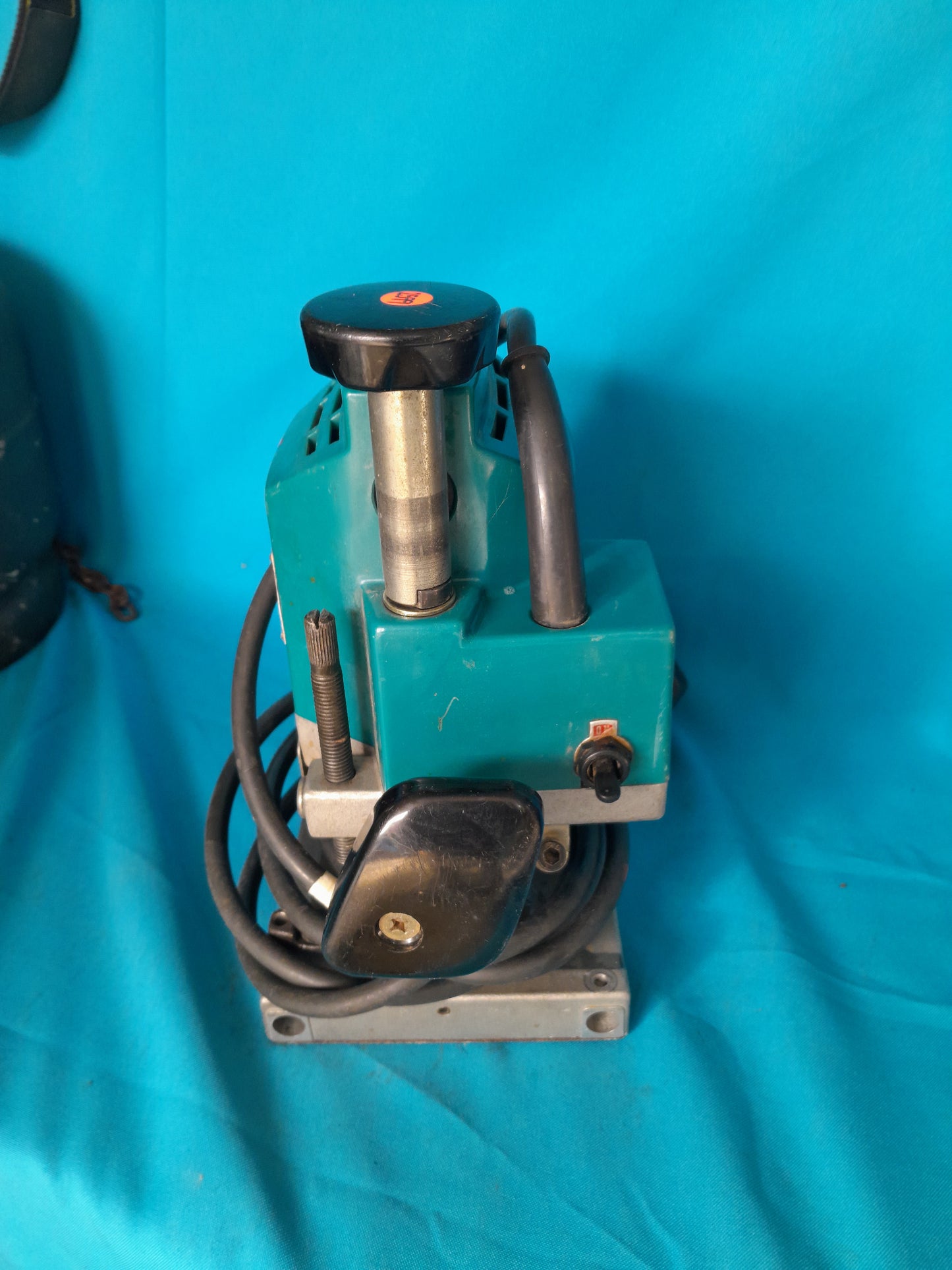 Quality secondhand Makita Router 3600B, 1500W, great for DIY enthusiasts and professionals.