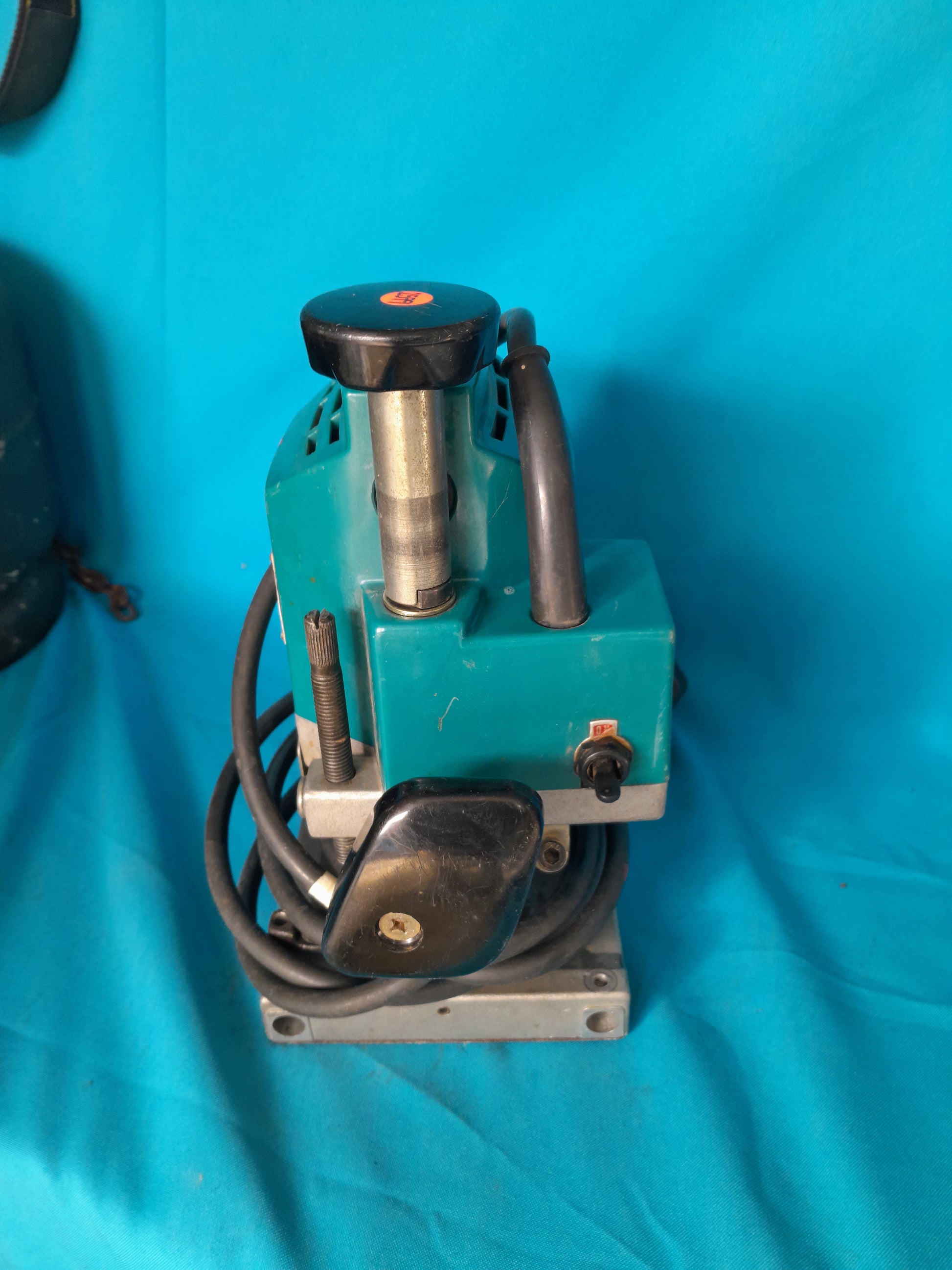Quality secondhand Makita Router 3600B, 1500W, great for DIY enthusiasts and professionals.