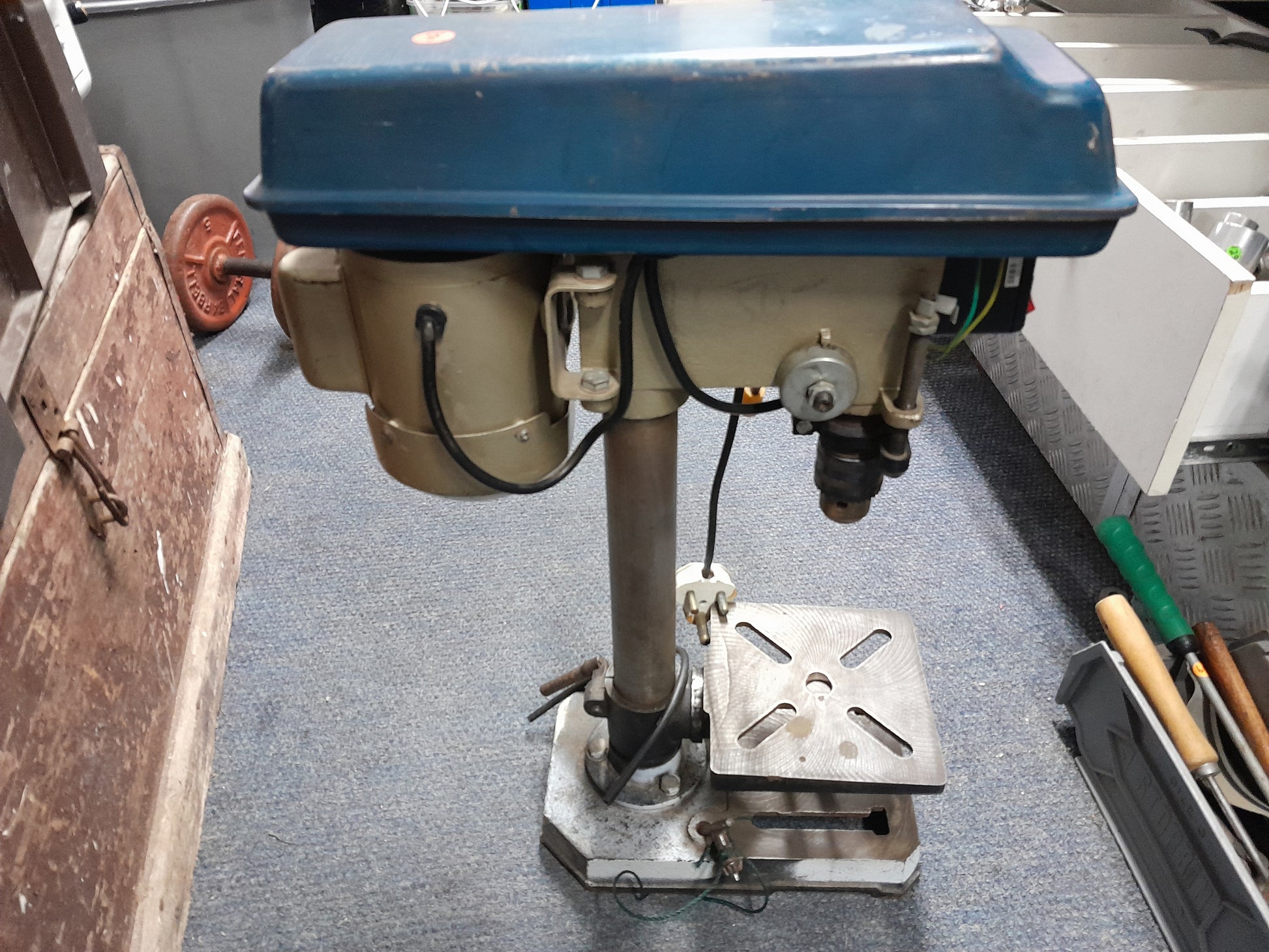 Drilling capacity display of the Ryobi 5-speed bench drill press, emphasizing its 13mm chuck and versatility.