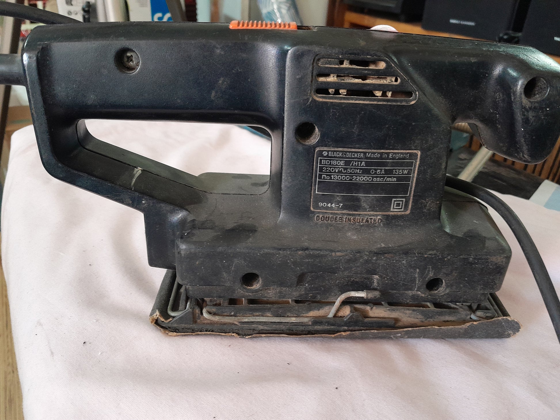 Used Black and Decker BD180E orbital sander, features a 90 x 187 mm sanding area for versatile use.
