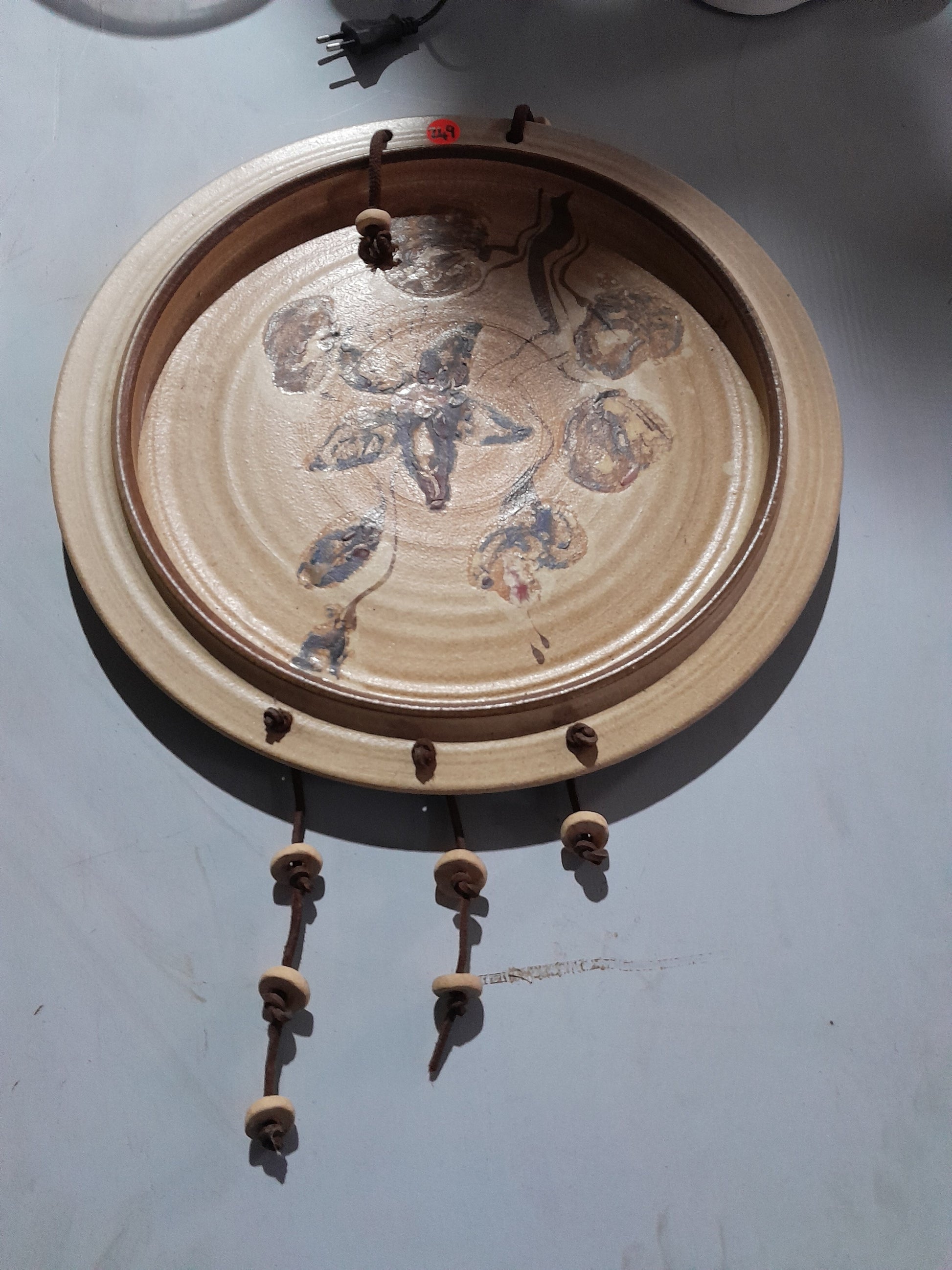 Beautiful wall ornament featuring floral design, perfect for lounge or outdoor decor.