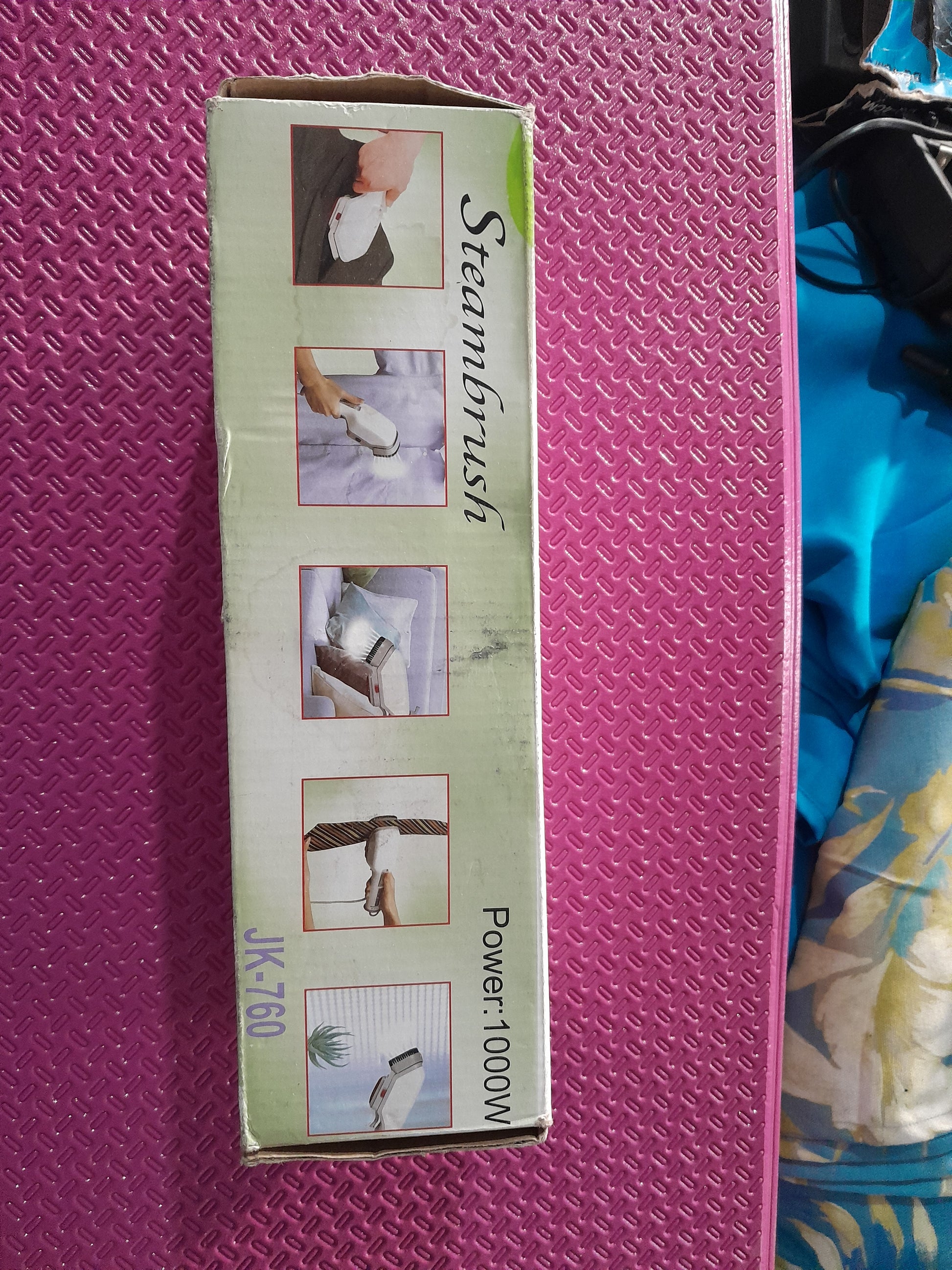 Features of the Steambrush displayed on the box, emphasizing its multi-surface cleaning capabilities.
