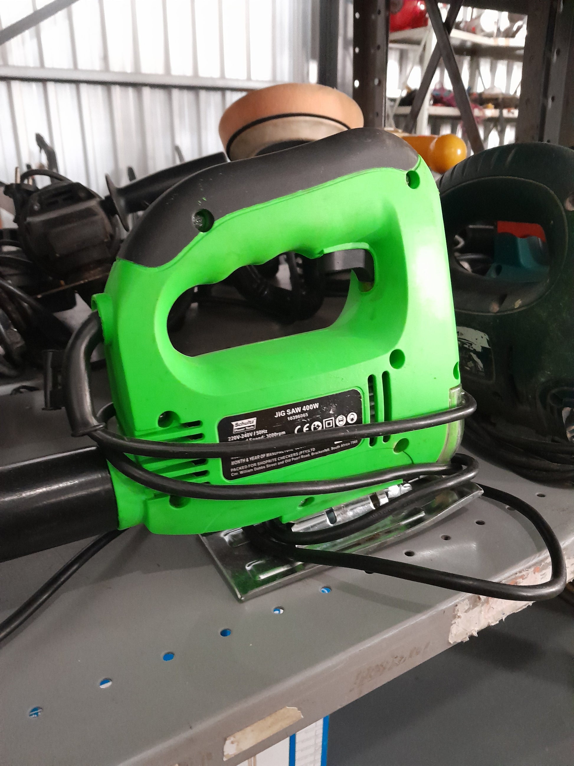 Efficient Schultz jig saw, ideal for DIY projects, with a 55mm wood cutting capacity.
