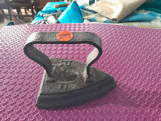 Vintage RF No. 4 sad iron made of solid cast iron, perfect for non-electric ironing.
