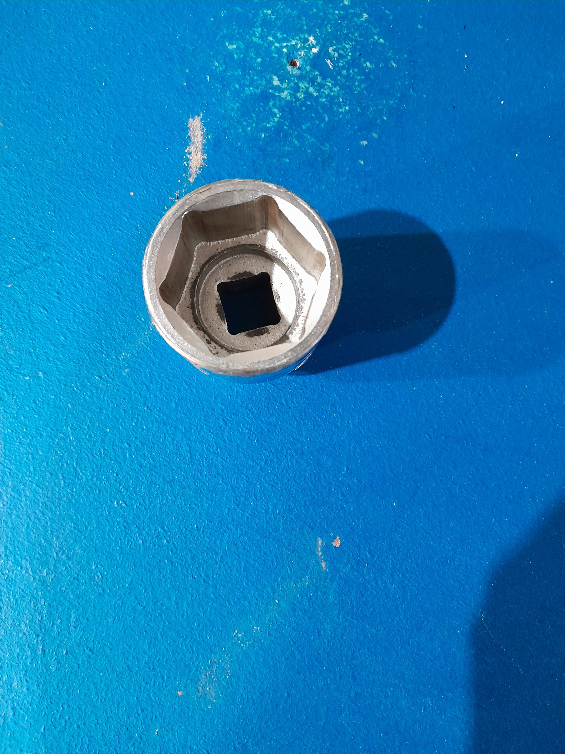 King Tony 44 socket, heavy-duty and in great condition, suitable for various applications.