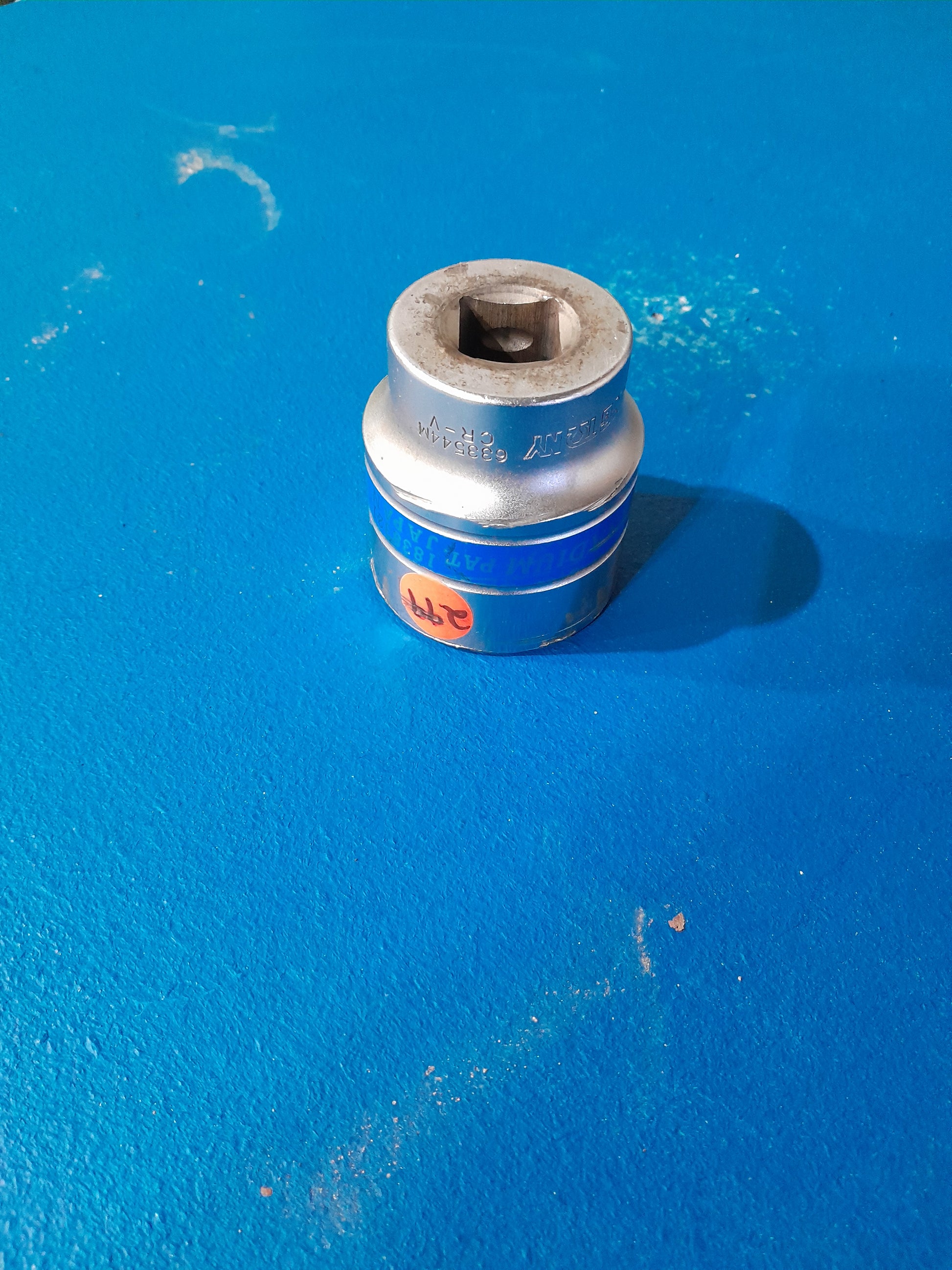 High-quality King Tony 44 socket, perfect for hand tools and automotive repairs.